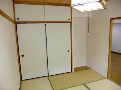 Living and room. Japanese-style room with a closet of living next to (air conditioning)