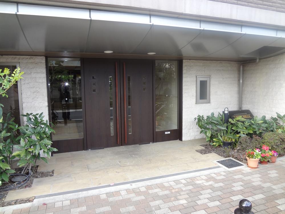 Entrance. Common areas