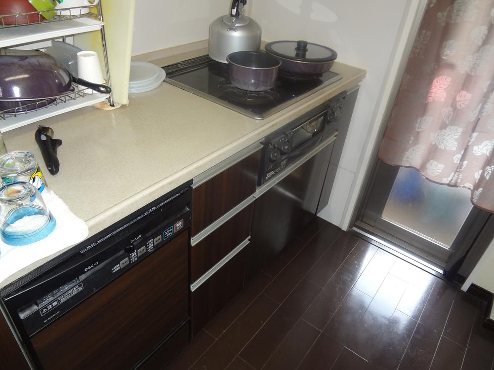 Kitchen. Indoor (12 May 2013) Shooting