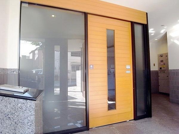 Entrance. Common areas