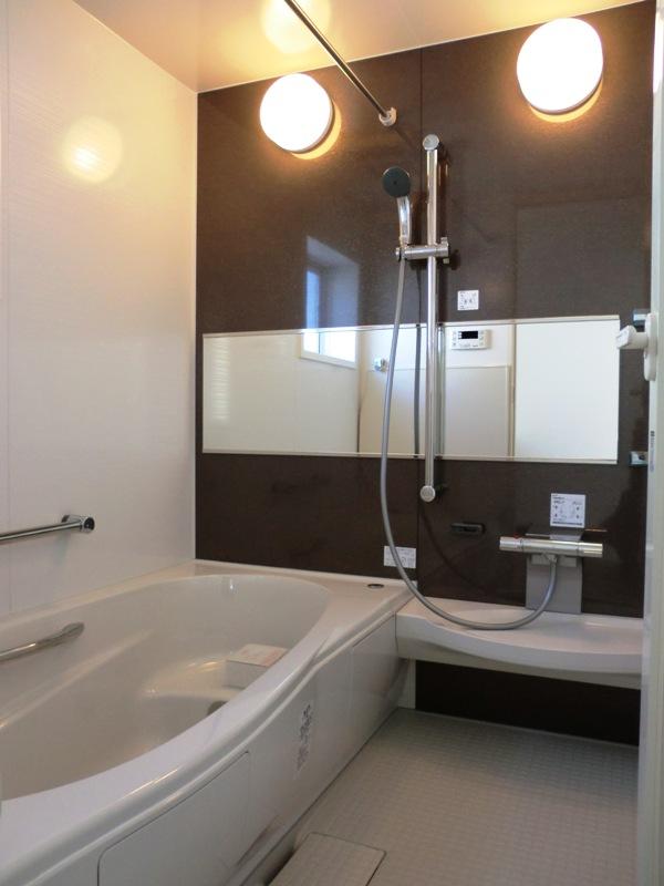 Same specifications photo (bathroom). Same specifications photo (bathroom) bathroom dryer with bathroom is clean and easy Kururin poi drainage port! 1616 spacious bathtub size, Hard to feel the cold floor = is thermo floor. 
