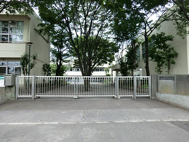 Junior high school. 484m to Takashima third junior high school