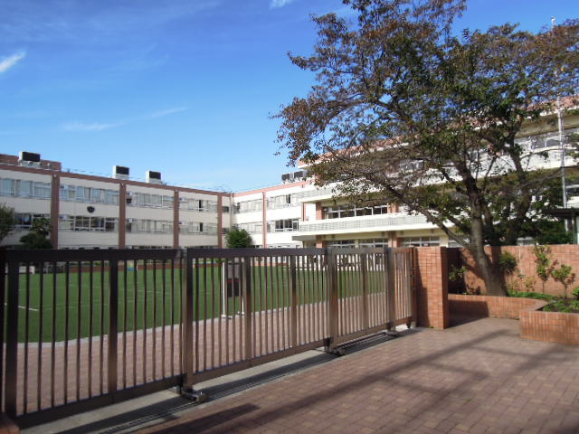 Primary school. 877m until Itabashi Sakura elementary school (elementary school)