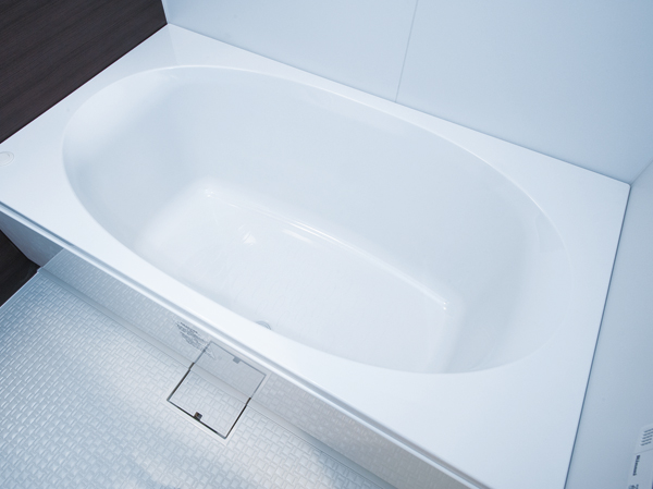 Bathing-wash room.  [Oval bathtub] Oval tub wrap gently body with a soft line. Round shapes, such as flowing, Comfortable relaxation space to comfortably spend with your family. It is clean and easy to keep a daily clean.