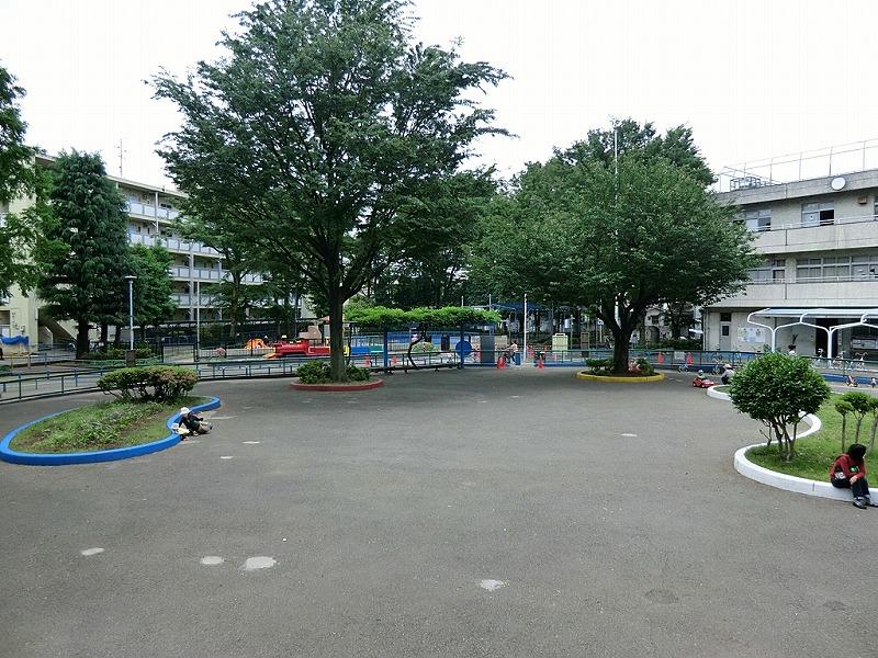 park. 480m until Itabashi traffic park