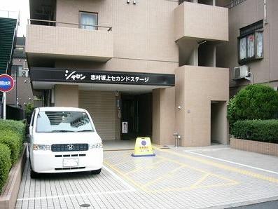 Entrance. Common areas