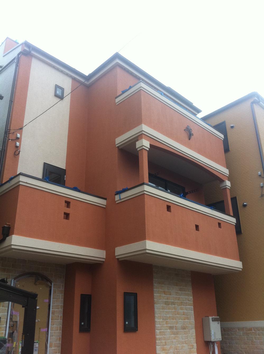 Same specifications photos (appearance). Appearance in the image of the south of France, Provence region. There is a very friendly atmosphere. There are close to completion Property, You can see the appearance. 