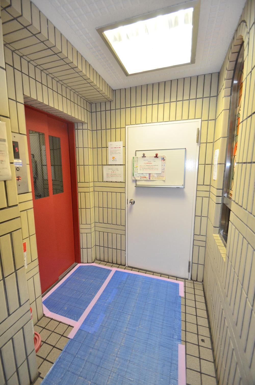 Entrance. Common areas