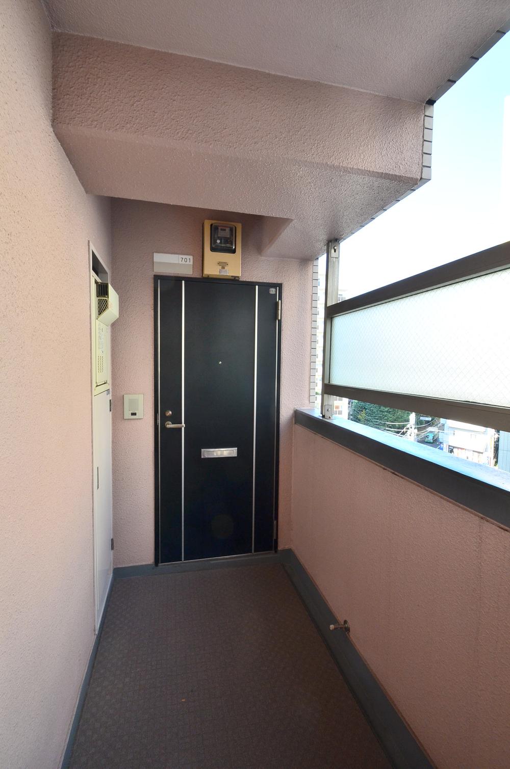 Entrance. Local (11 May 2013) Shooting