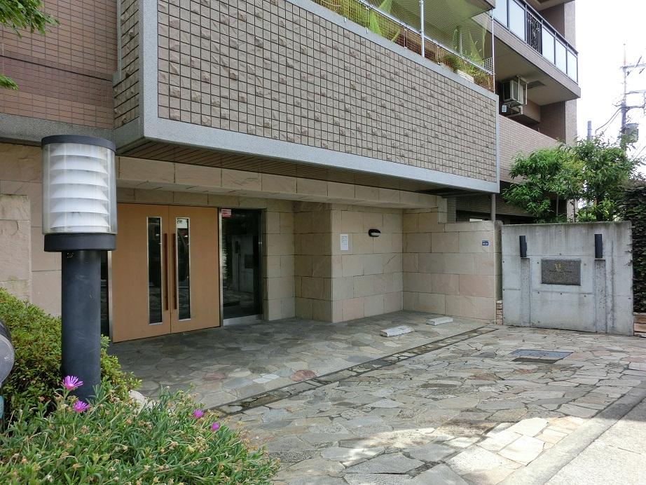 Entrance. Common areas