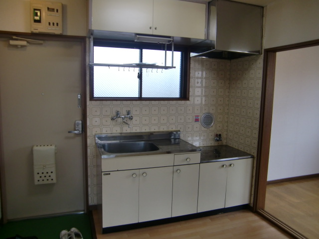 Kitchen. Facility, There is a case where the floor material or the like somewhat different.