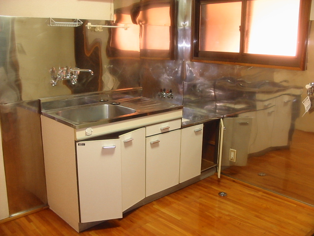 Kitchen. Gas stove! Madoyu!