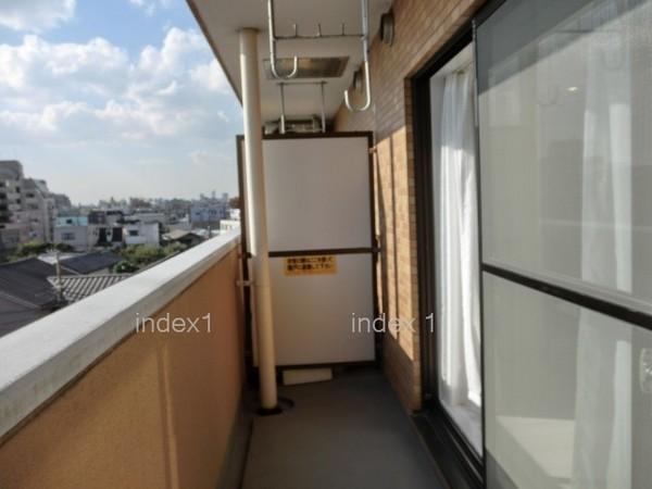 Balcony. Jose you a lot of laundry in the spacious balcony
