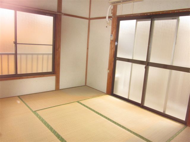 Living and room. 6 Pledge of Japanese-style room ・ Sunny two-plane daylight