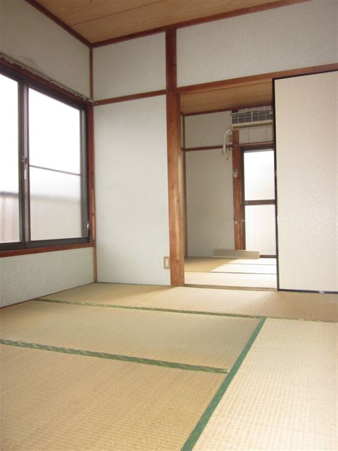 Living and room. 4.5 tatami Japanese-style room! 