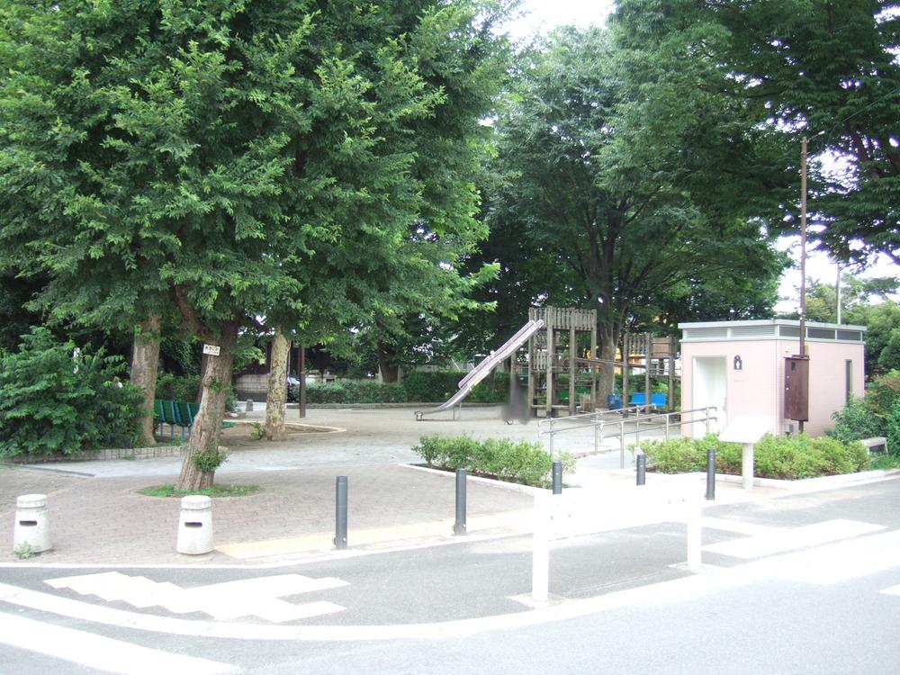 park. Takashimadaira 50m up to 5-chome park
