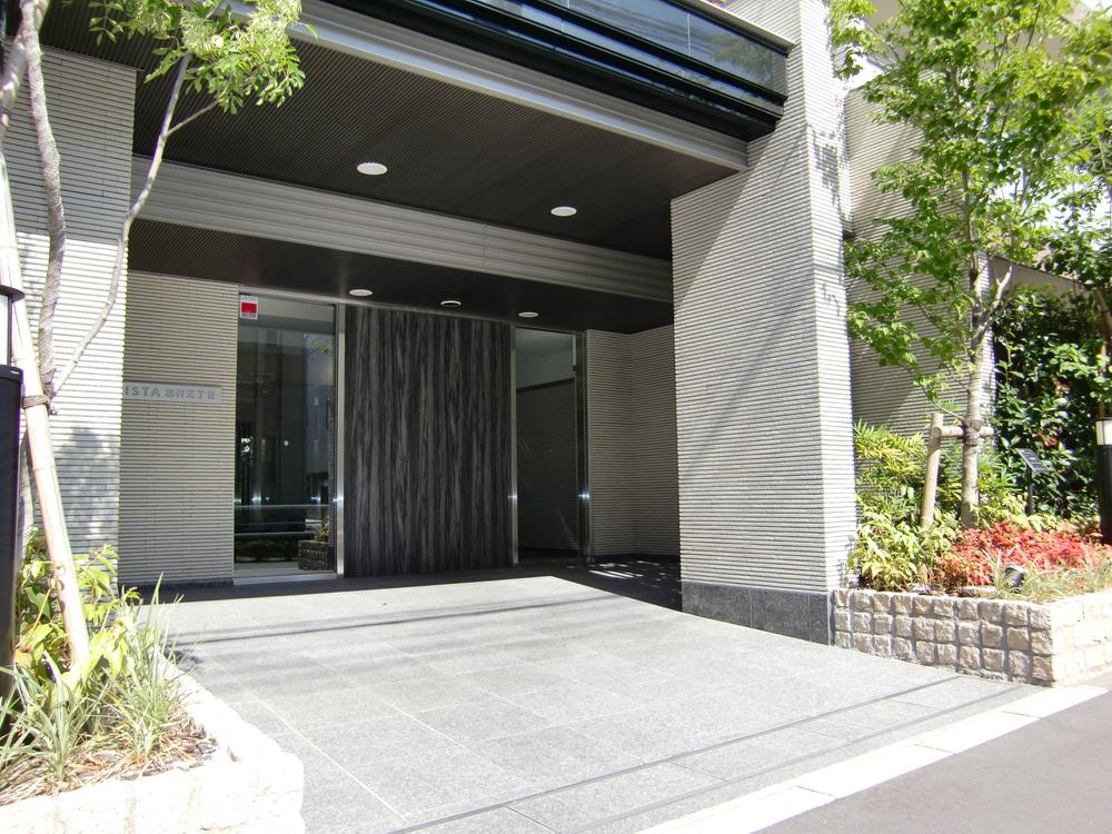 Entrance. Common areas Surrounded by planting, White is the entrance that was to keynote the.