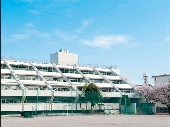 Junior high school. 949m until Itabashi Shimura fourth junior high school