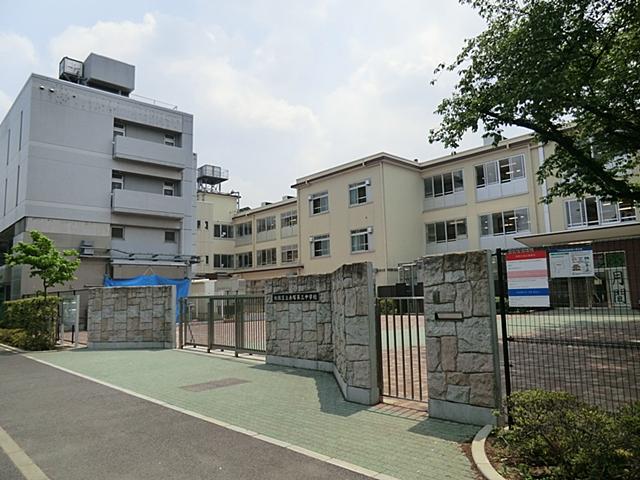 Junior high school. 739m until Itabashi Akatsuka third junior high school