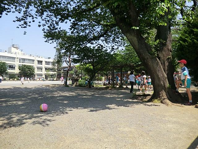 Primary school. 1241m to Itabashi Akatsuka Elementary School