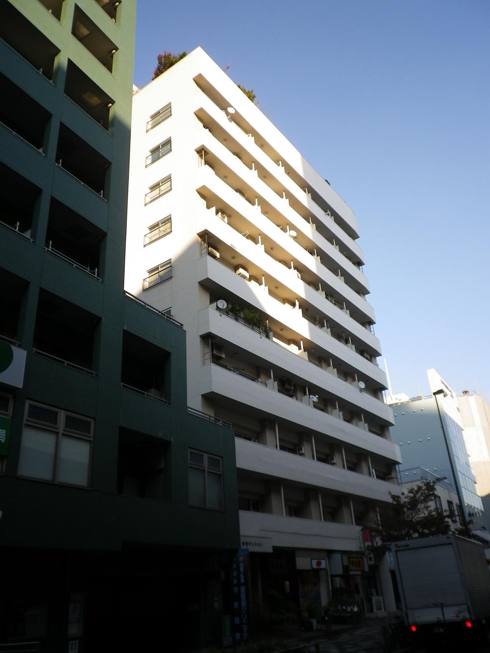 Local appearance photo. Local (11 May 2013) Shooting