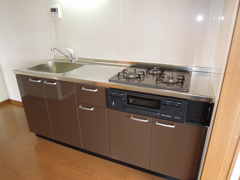 Kitchen. ● System Kitchen 3-neck gas stove ・ With grill