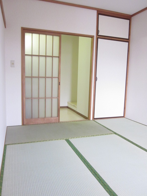 Living and room. The air-conditioned bedroom ・ Storage room