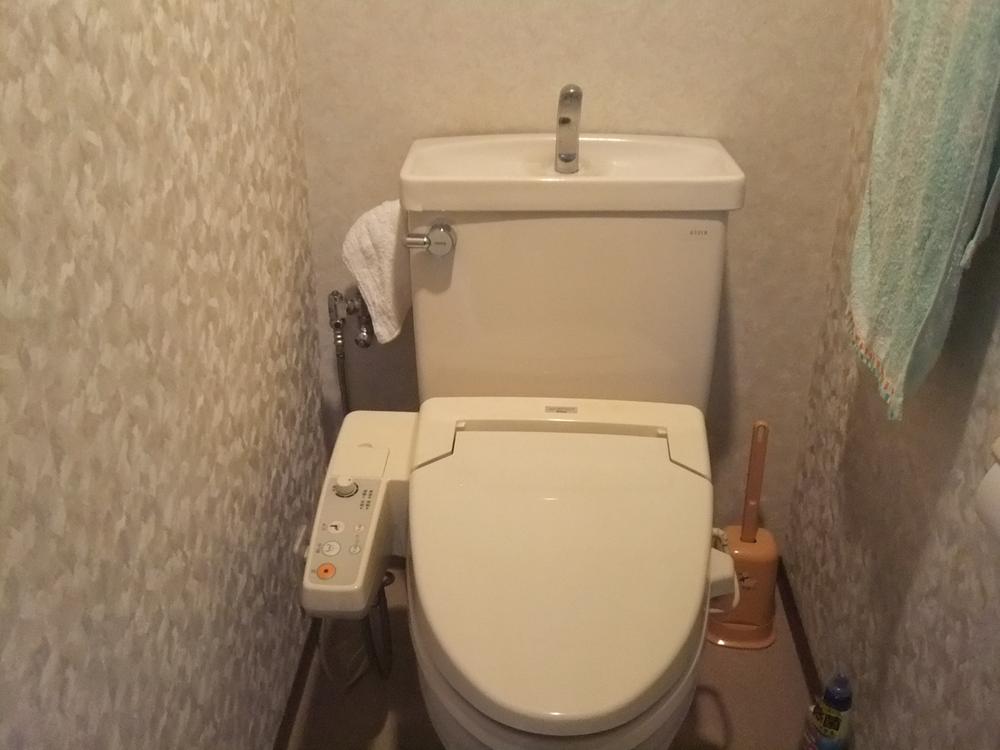 Toilet. Indoor (11 May 2013) Shooting