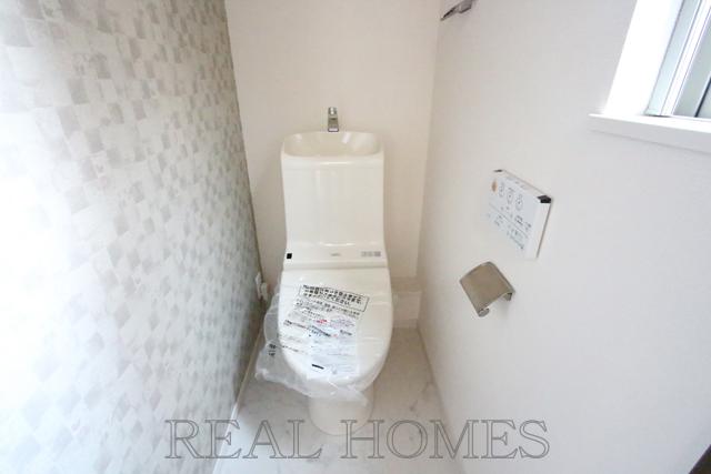 Toilet. Indoor (11 May 2013) Shooting D Building