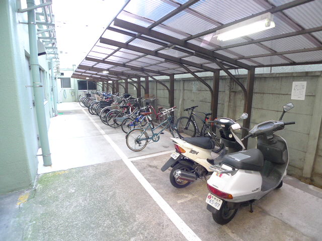 Other. There bicycle parking on site.