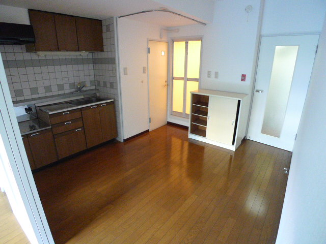 Kitchen. 5 Pledge of kitchen is your easy-to-clean flooring!