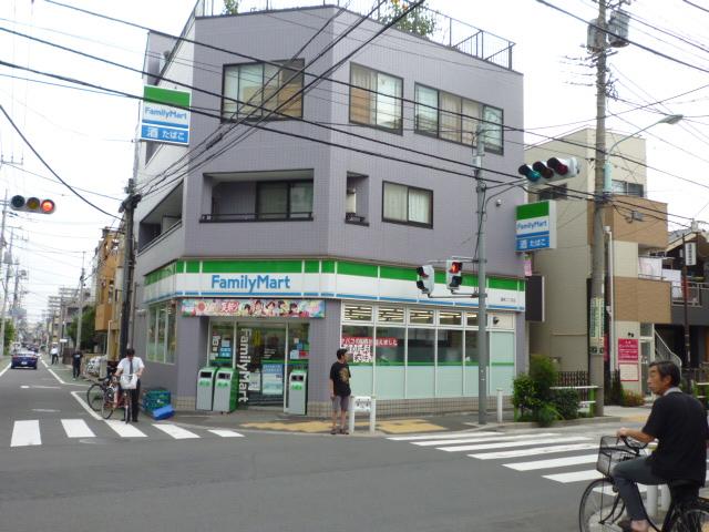 Convenience store. 410m to FamilyMart lotus root-chome shop