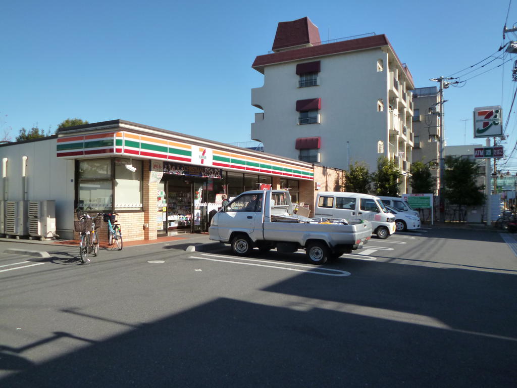 Convenience store. Seven-Eleven Itabashi lotus root 2-chome up (convenience store) 405m