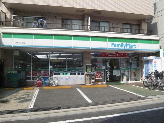 Convenience store. 50m to Family Mart (convenience store)