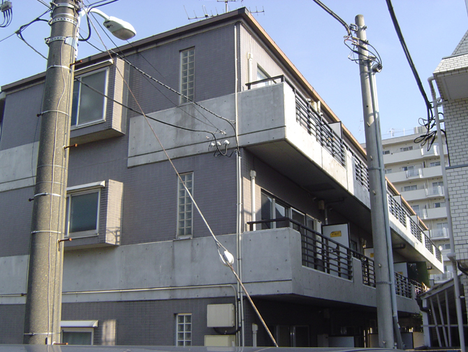 Building appearance. Reinforced Concrete ・ Tiling