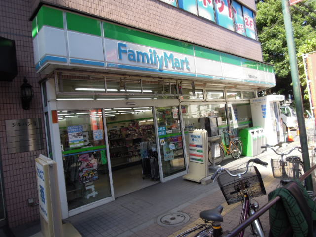 Convenience store. FamilyMart Tokiwadai north exit store up (convenience store) 195m