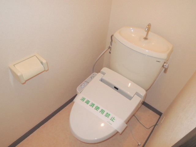 Toilet. (Same properties see photo)