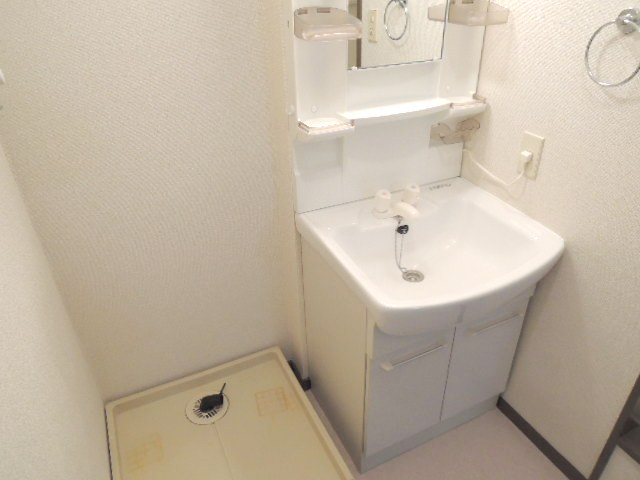 Washroom. (Same properties see photo)