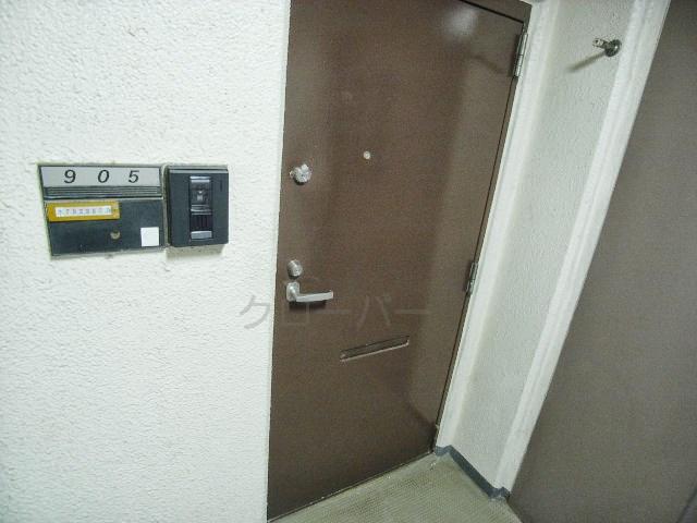 Other common areas. Sharing unit Entrance