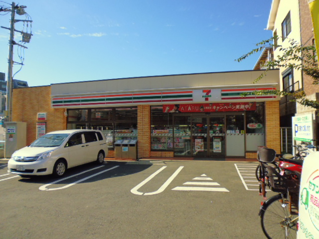 Convenience store. Seven-Eleven Itabashi Narimasu 3-chome up (convenience store) 353m