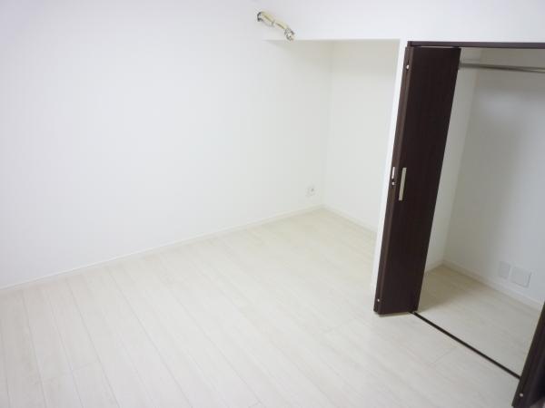 Non-living room. Each Western-style room is, Closet equipped