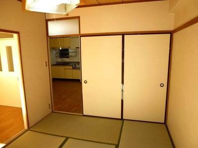 Living and room. Japanese-style room with a closet