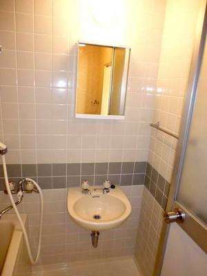 Bath. Washbasin and cabinet in the bathroom