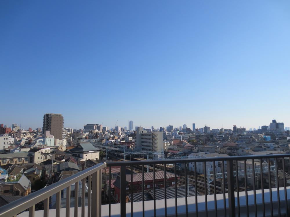 View photos from the dwelling unit. View from the site (November 2013) Shooting