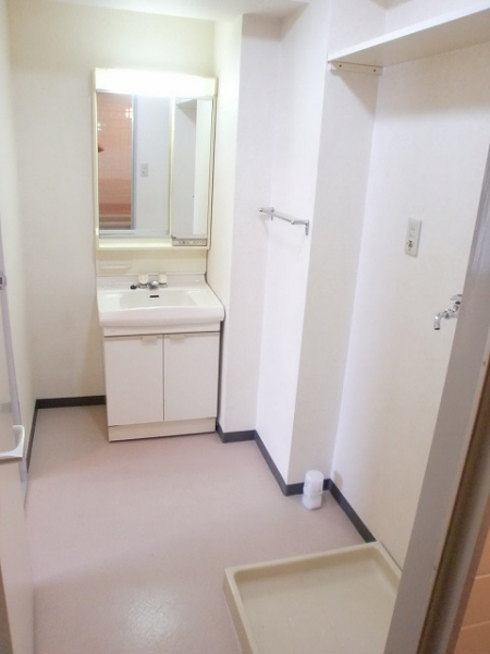 Washroom. Independent washroom & indoor Select Area Available