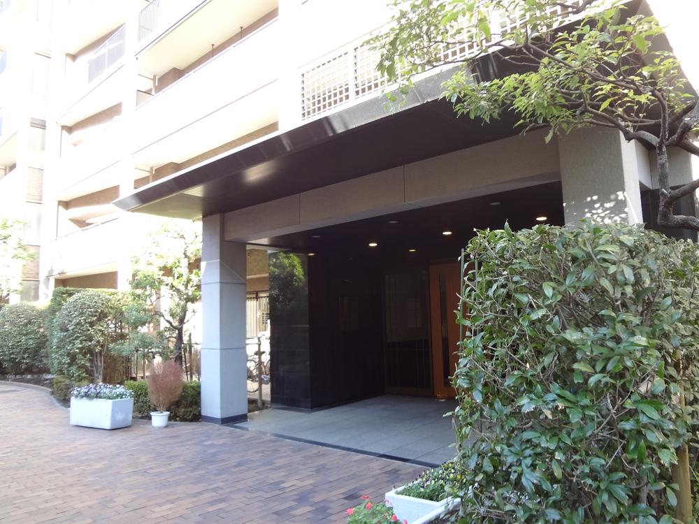 Entrance. Common areas