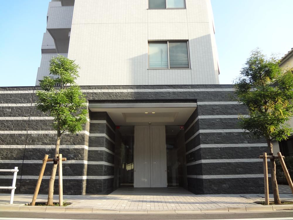 Entrance. Local (September 2013) Shooting