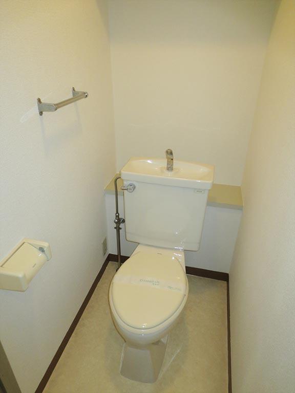 Toilet. Toilet (December 2013) Shooting