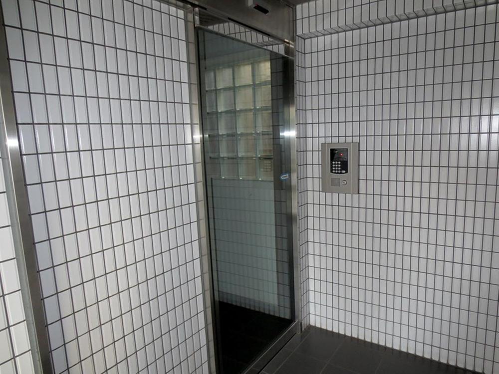 Entrance. Entrance lobby