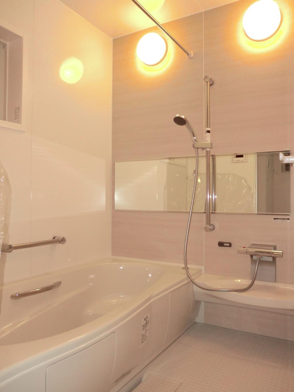 Same specifications photo (bathroom). Same specifications photo (bathroom) with bathroom dryer, The bathrooms are clean and easy Kururin poi drainage port! 1616 spacious bathtub size, Hard to feel the cold floor = is thermo floor.